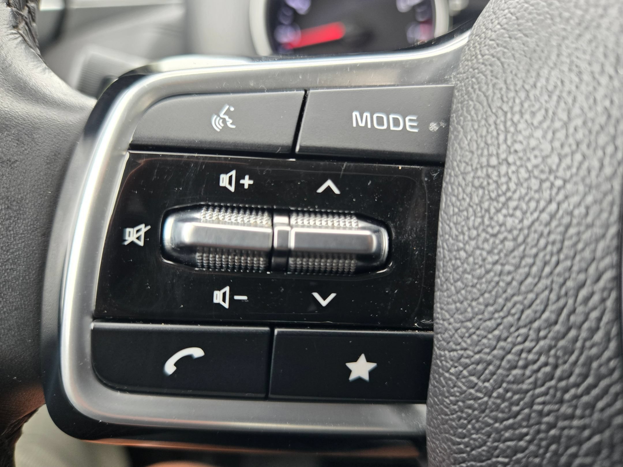 Used 2024 Aurora Black Pearl Kia LX image 24