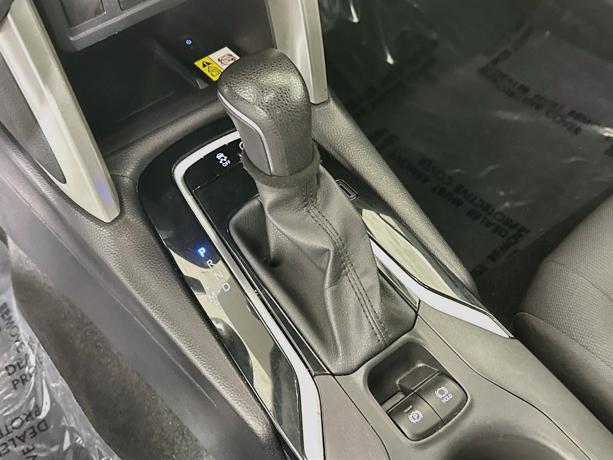Used 2022 Silver Toyota LE image 21