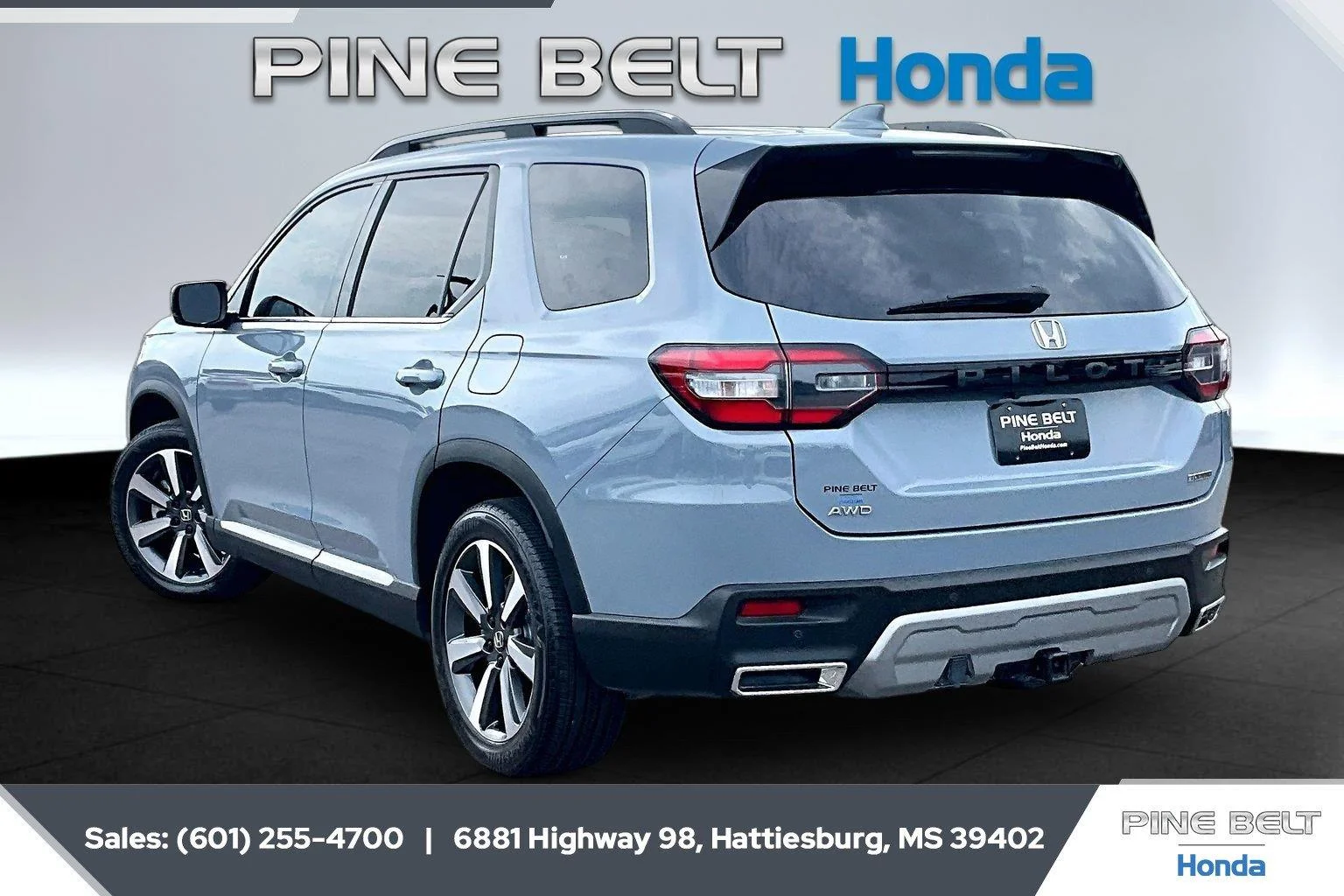 Used 2024 Sonic Gray Pearl Honda Touring image 2
