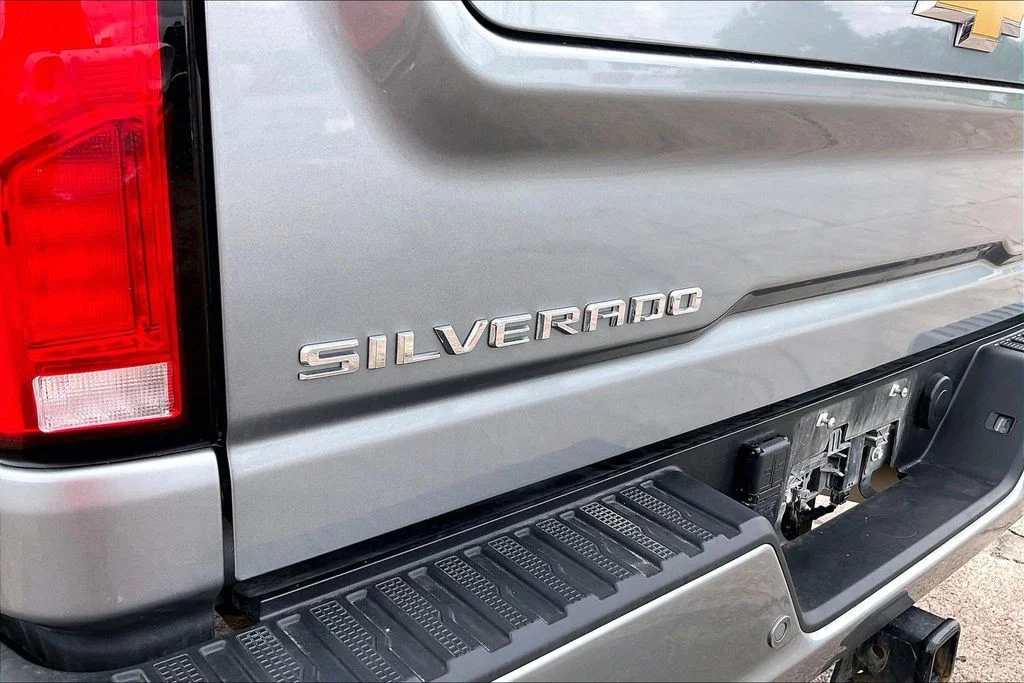 Used 2025 Gray Chevrolet High Country image 27