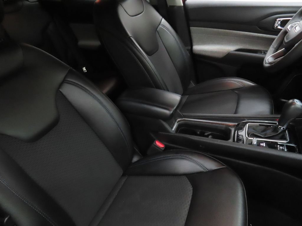Used 2022 Red Jeep Latitude image 23