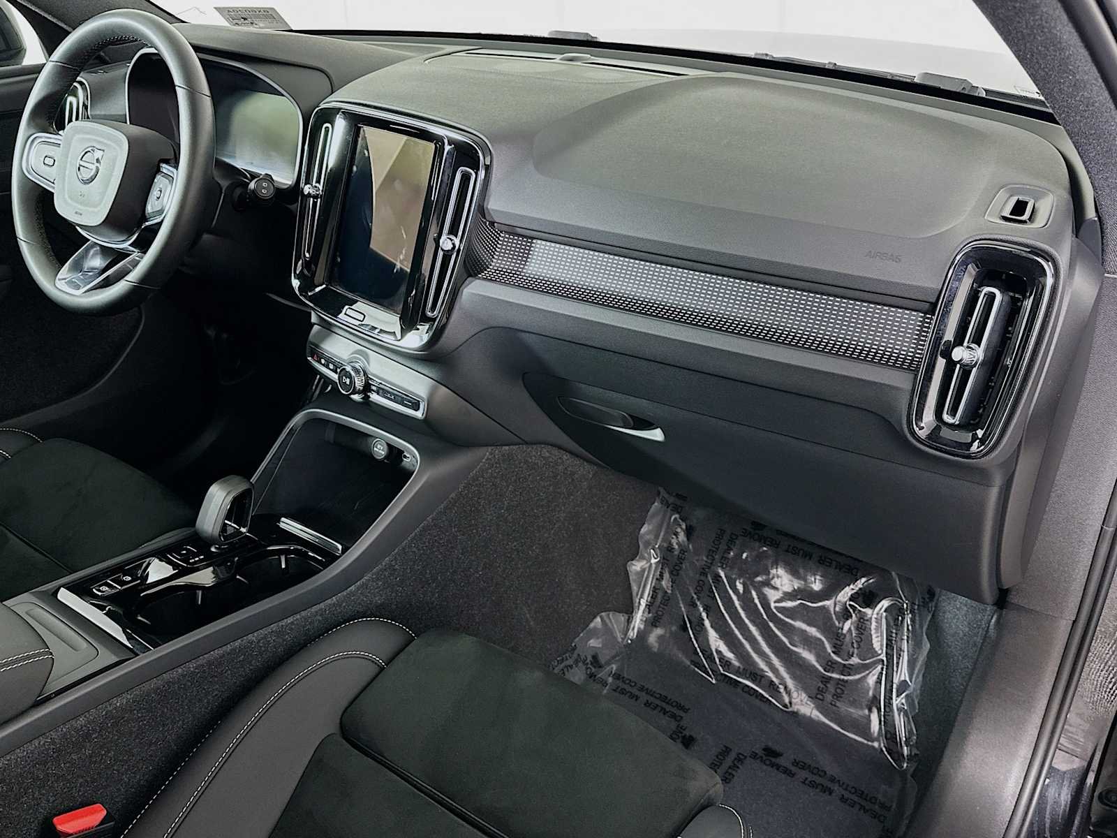 Certified Used 2023 Onyx Black Volvo Plus image 28