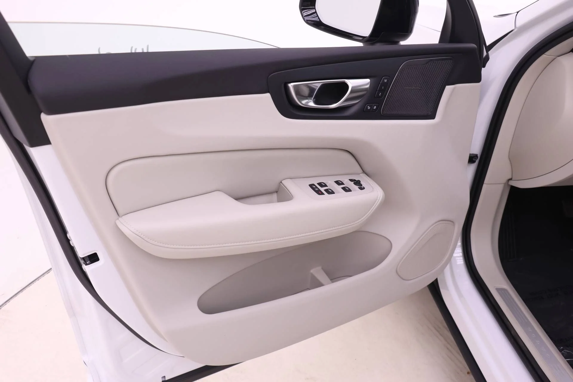 New 2026 Crystal White Volvo Ultra image 11