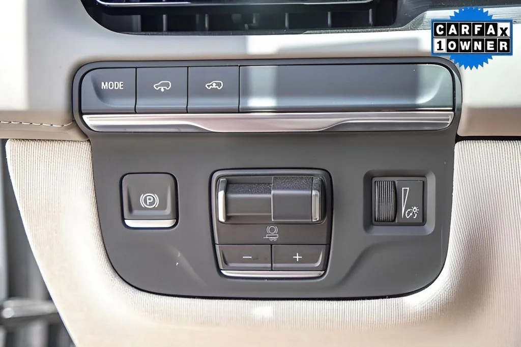 Used 2024 White Cadillac Sport Platinum image 28