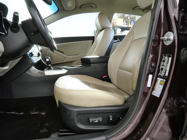 Used 2013 Red Kia EX image 18