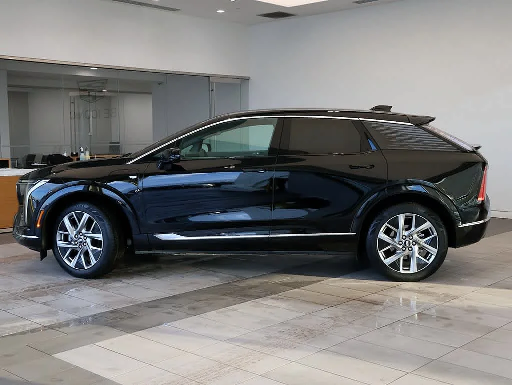 Certified 2025 Cadillac OPTIQ Luxury 2 with VIN 3GYK3DMR7SS140827 for sale in Libertyville, IL
