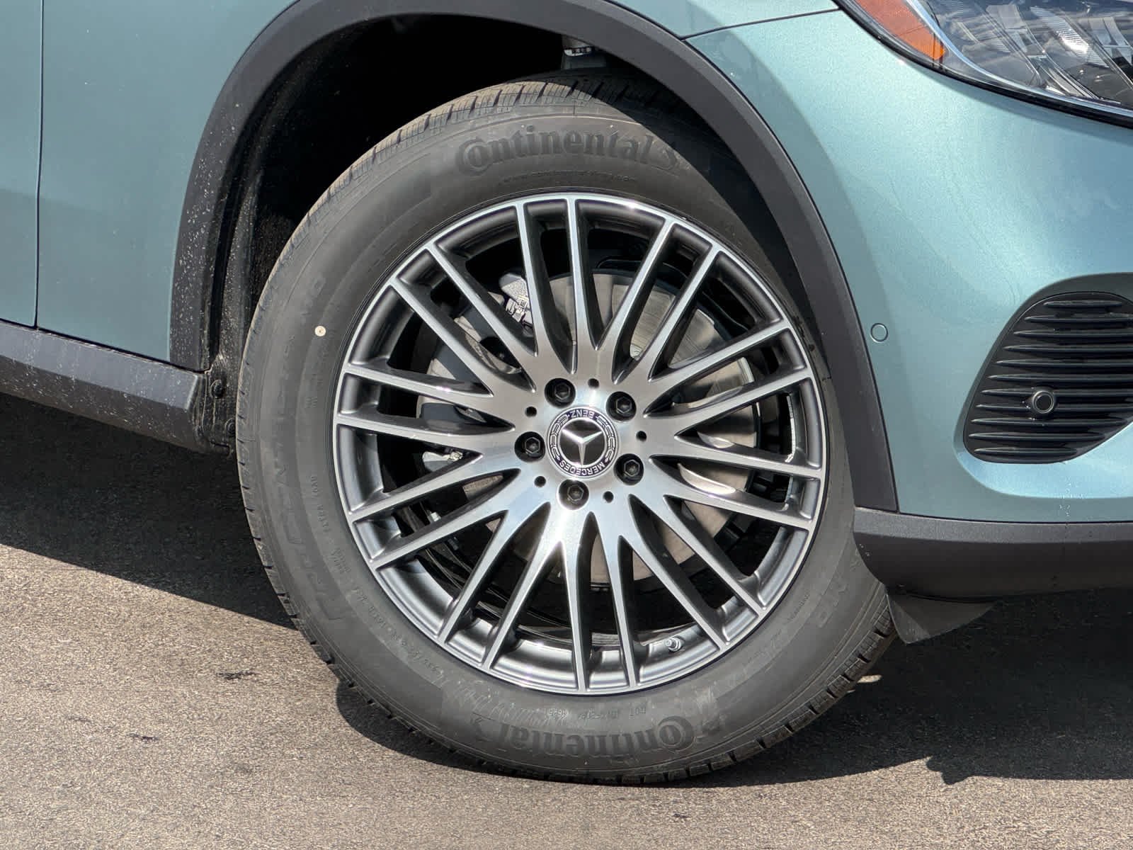 New 2026 Verde Silver Metallic Mercedes-Benz GLC 300 image 2