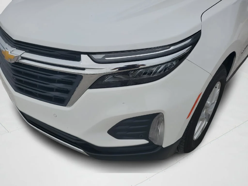Used 2024 Summit White Chevrolet LT image 23