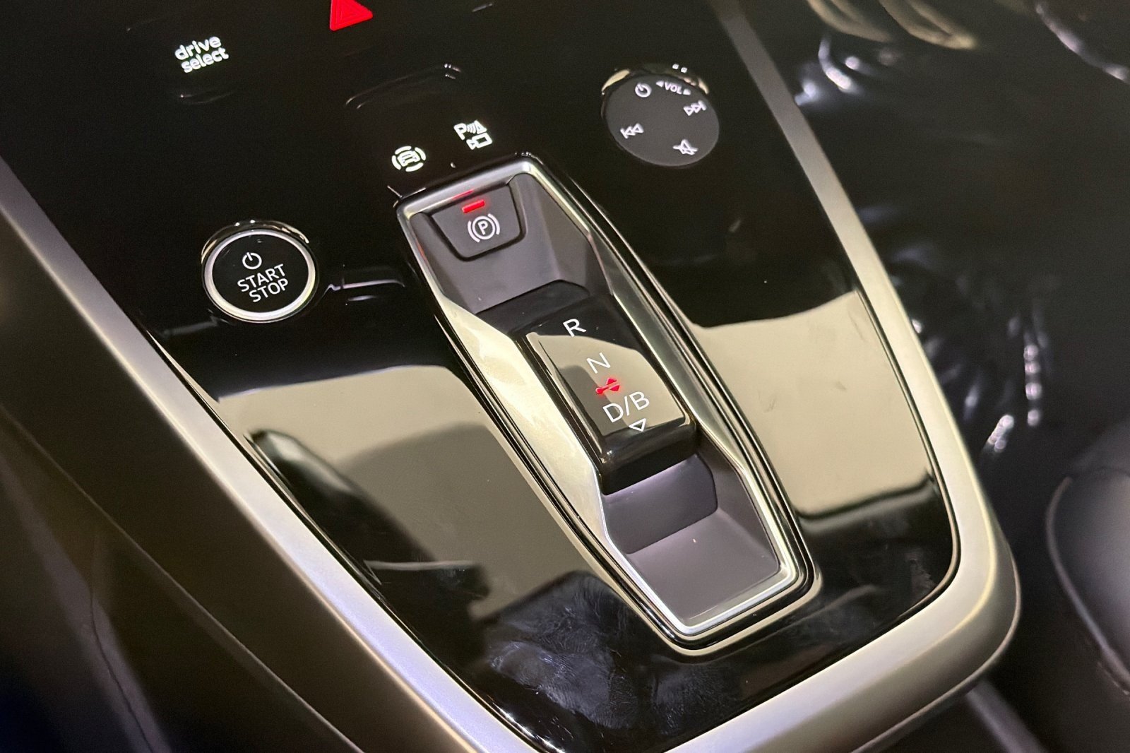 Used 2023 Glacier White Metallic Audi Premium Plus 50 quattro image 21
