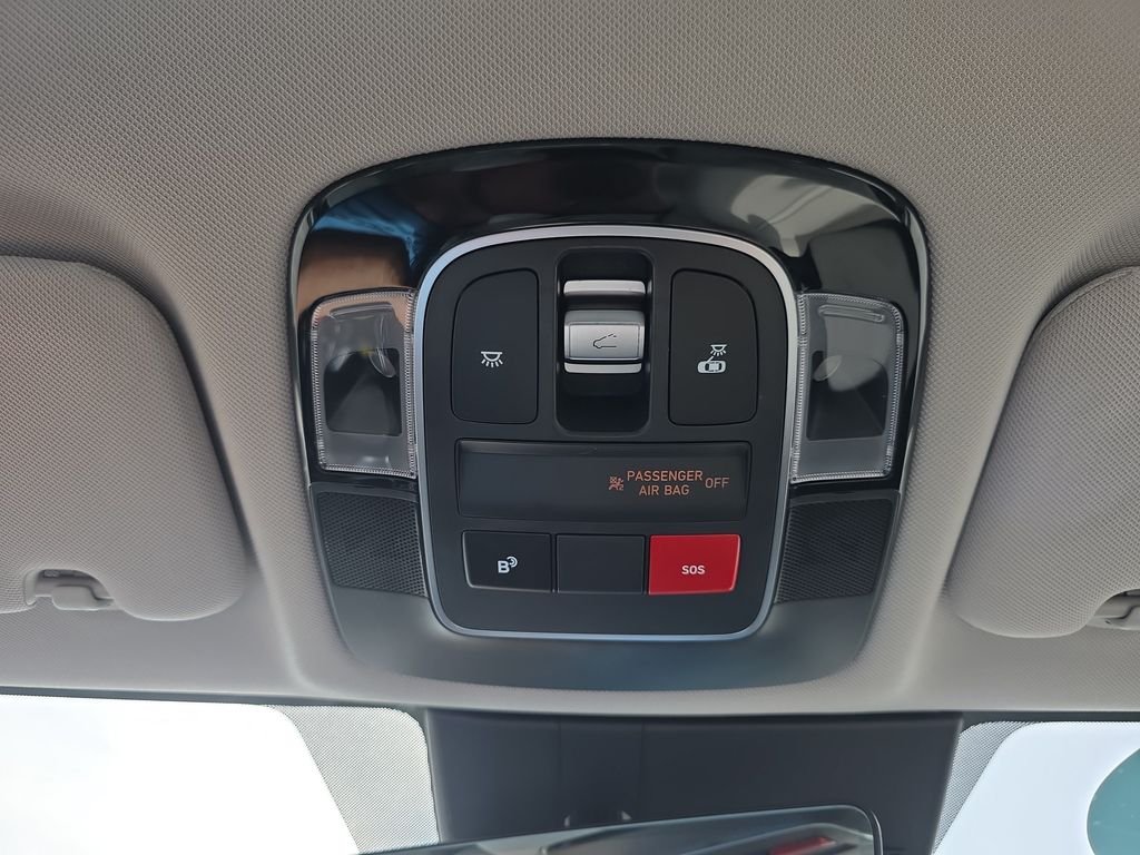 Used 2025 Aero Silver Hyundai SEL Convenience image 29
