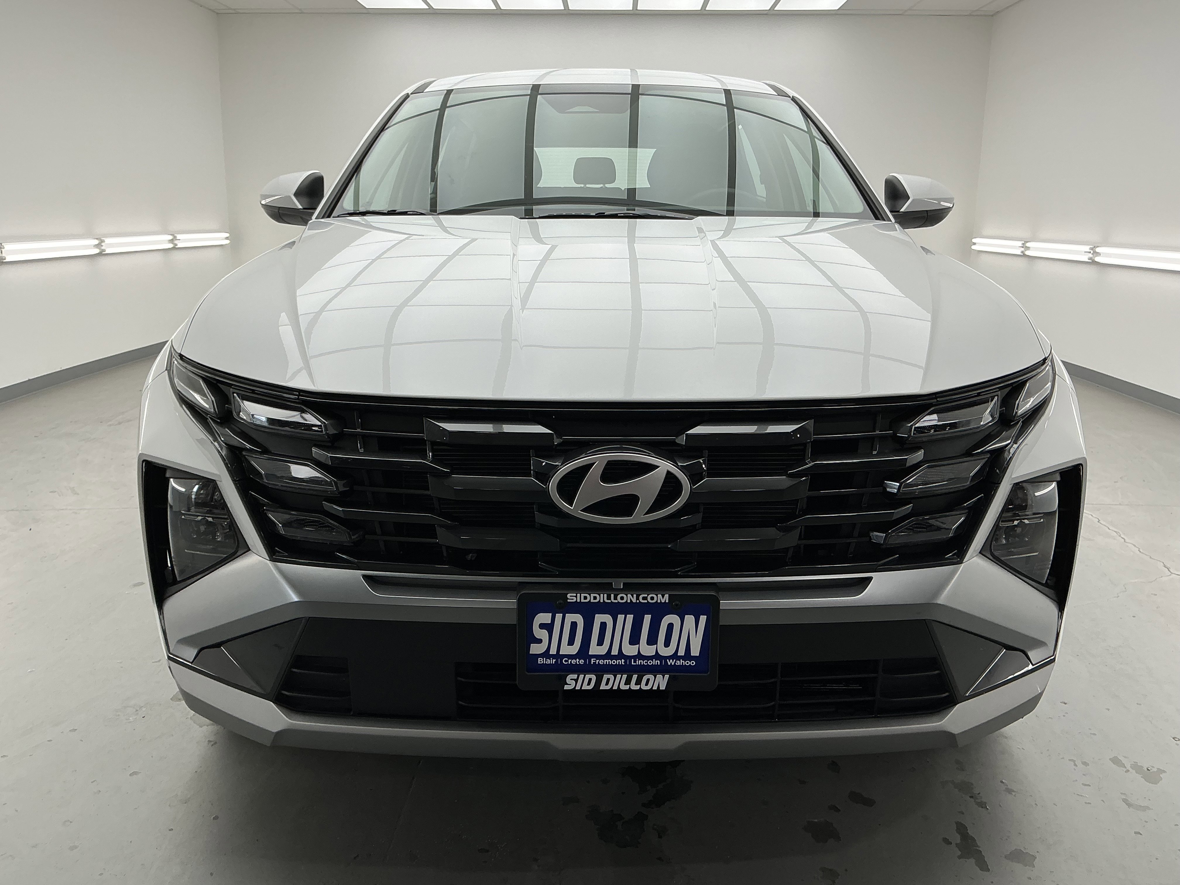 Certified Used 2025 Serenity White Pearl Hyundai SE image 2