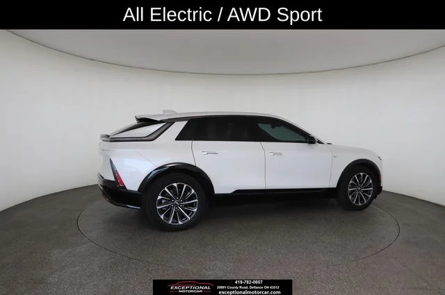 Used 2024 White Cadillac Sport image 21