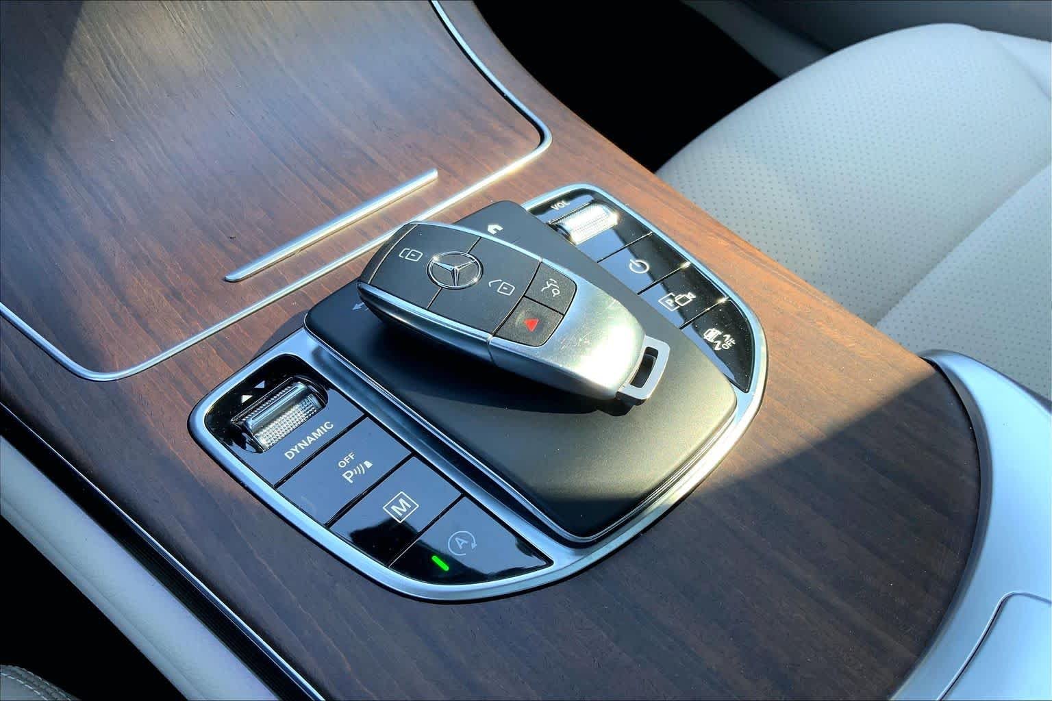 Used 2022 Lunar Blue Metallic Mercedes-Benz GLC 300 image 15