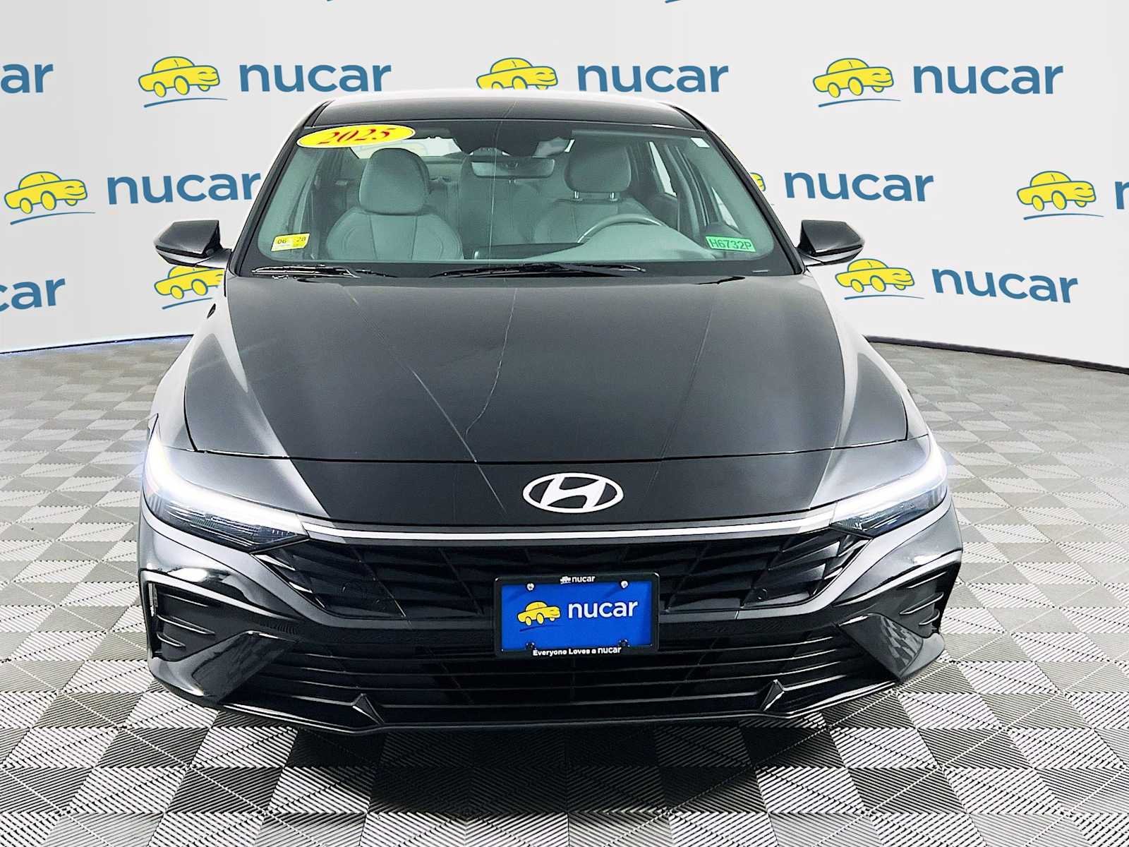 Used 2025 Abyss Black Hyundai SEL Sport image 2