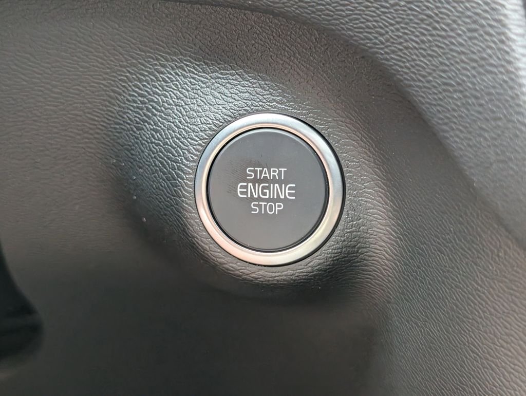 2026 Volvo XC40 Plus - Photo 18