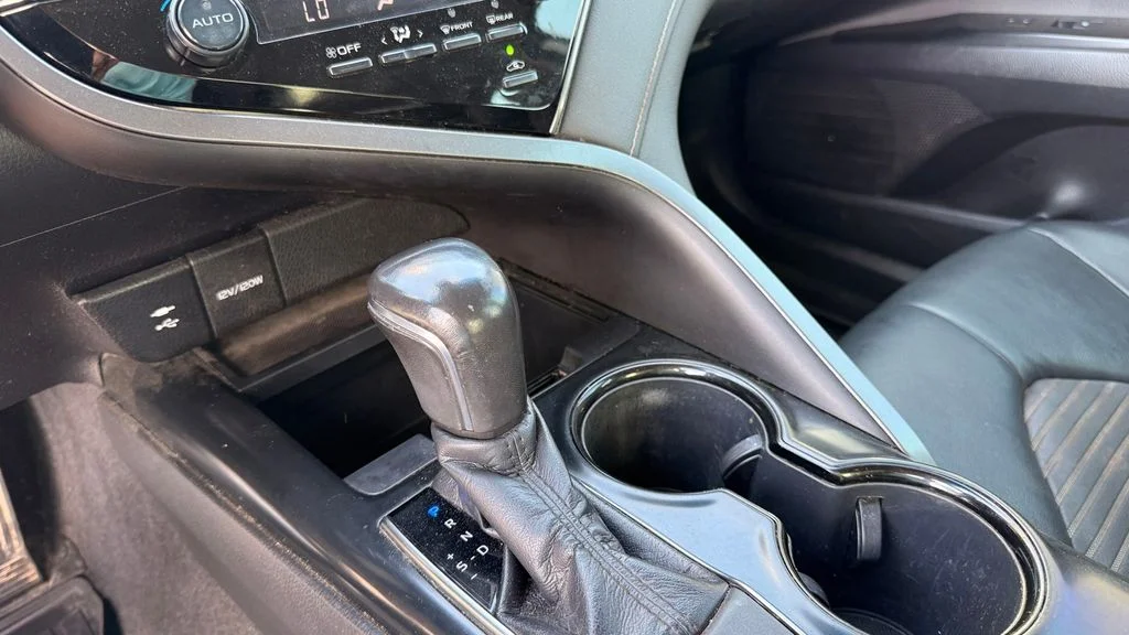 Used 2019 Silver Toyota SE image 17