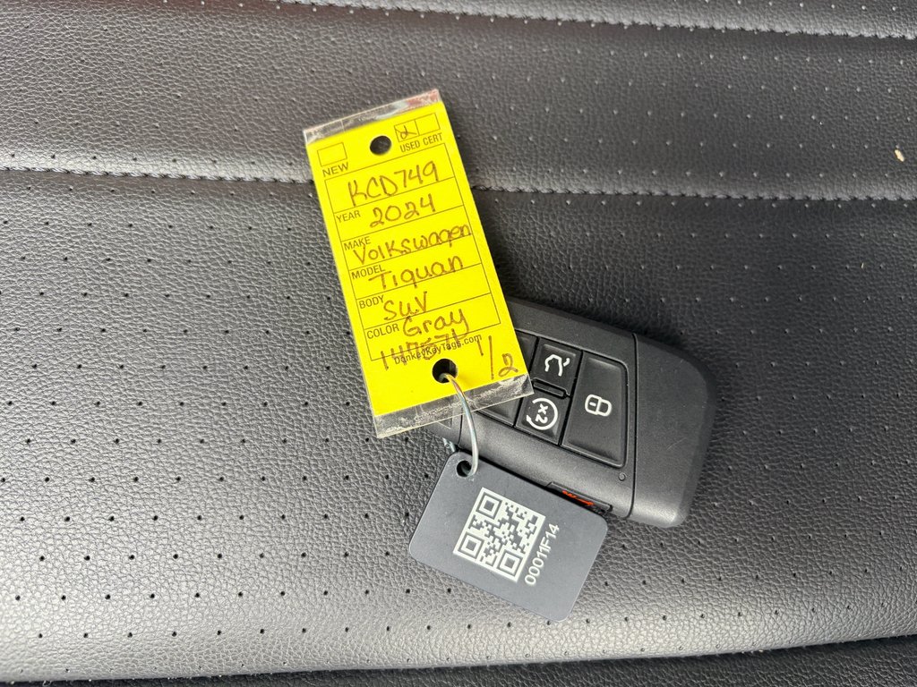 Used 2024 Platinum Gray Metallic Volkswagen SE image 24
