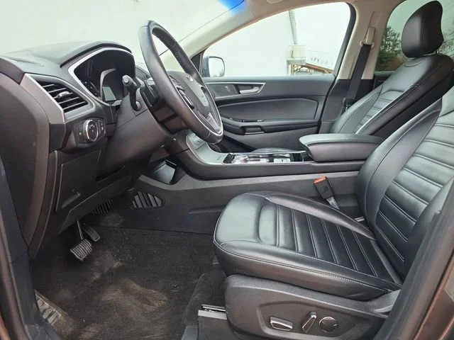 Used 2019 Gray Ford SEL image 17