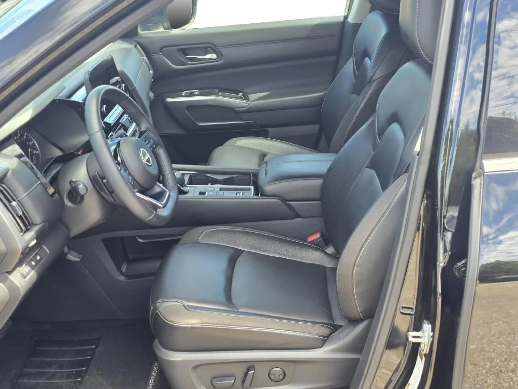 Used 2023 Black Nissan SL image 11