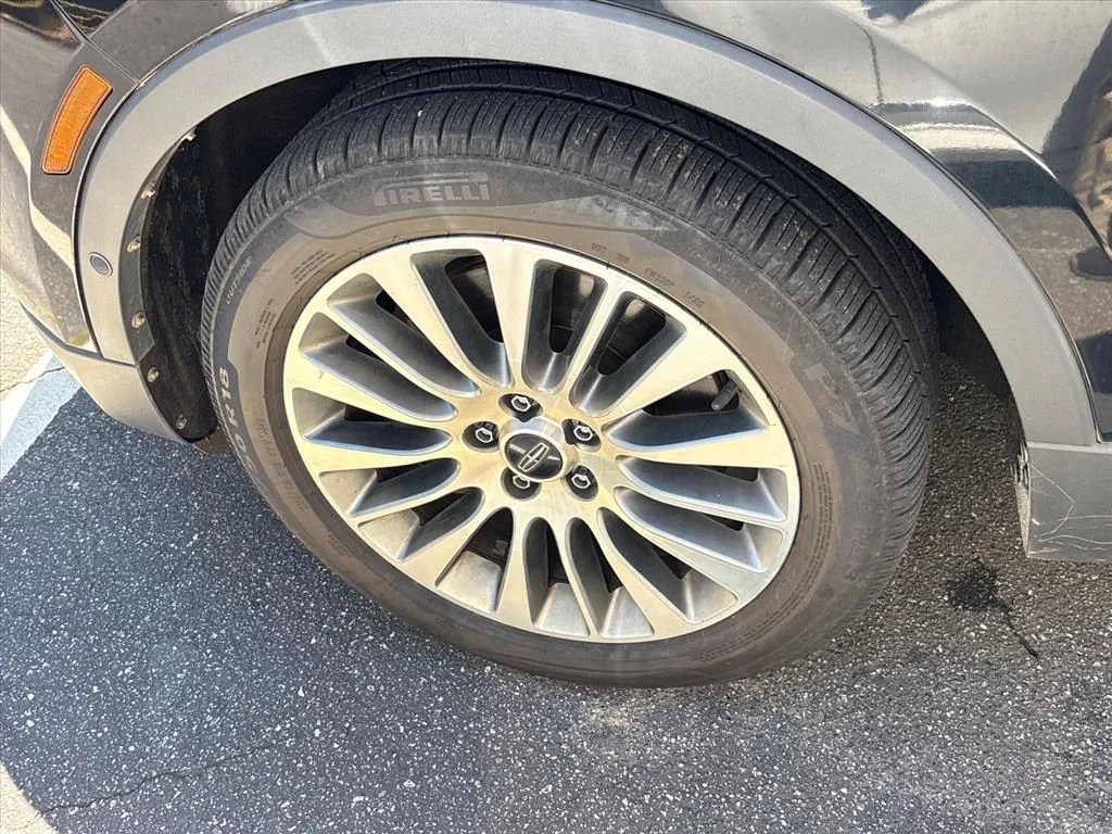 Used 2017 Black Lincoln Reserve image 16