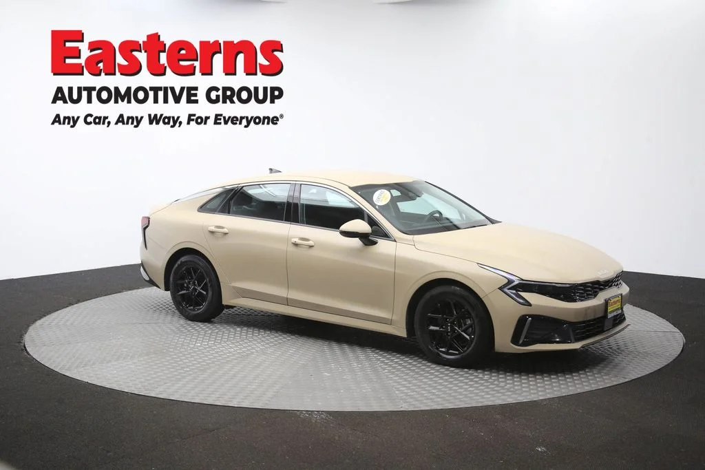 Used 2025 Red Kia LXS image 51