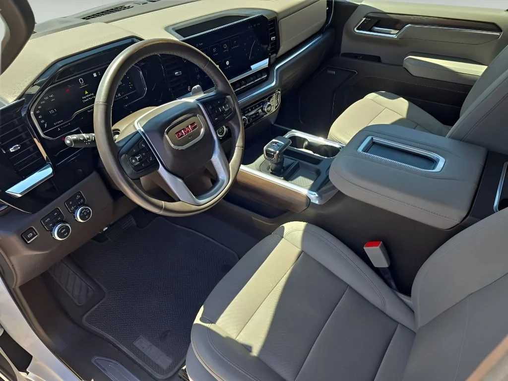 Used 2022  GMC SLT image 13