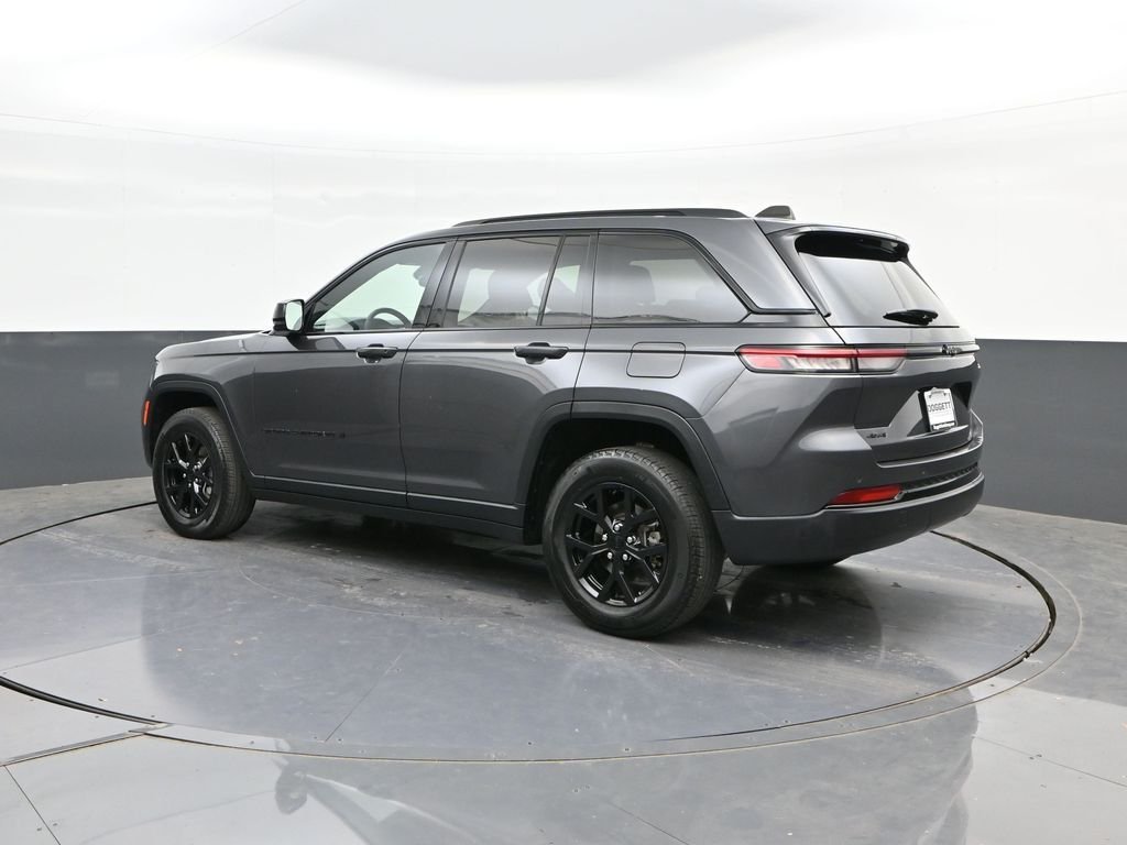 Used 2024 Gray Jeep Altitude image 5