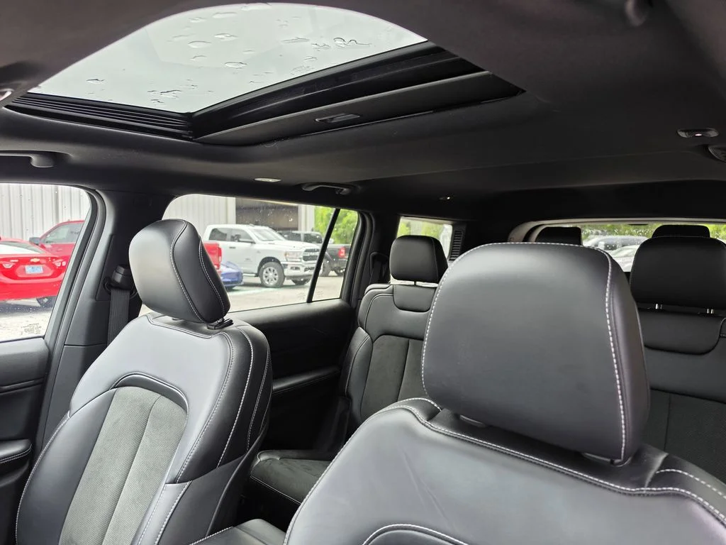Used 2025 Diamond Black Jeep Altitude X image 21