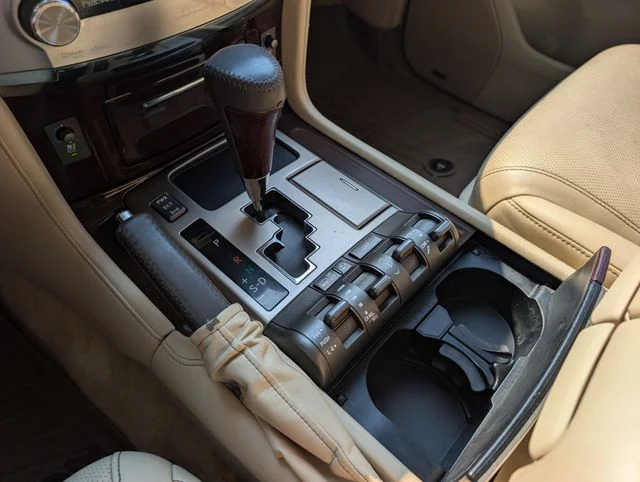Used 2013 Starfire Pearl Lexus 570 image 20