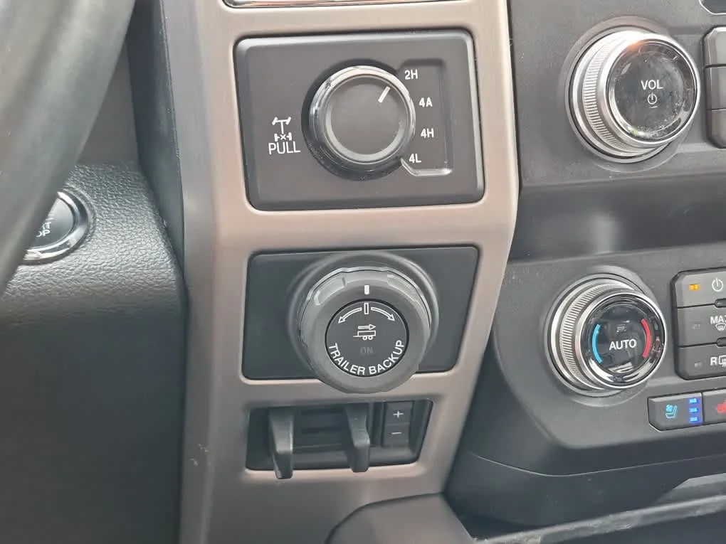 Used 2020 Agate Black Metallic Ford Platinum image 17