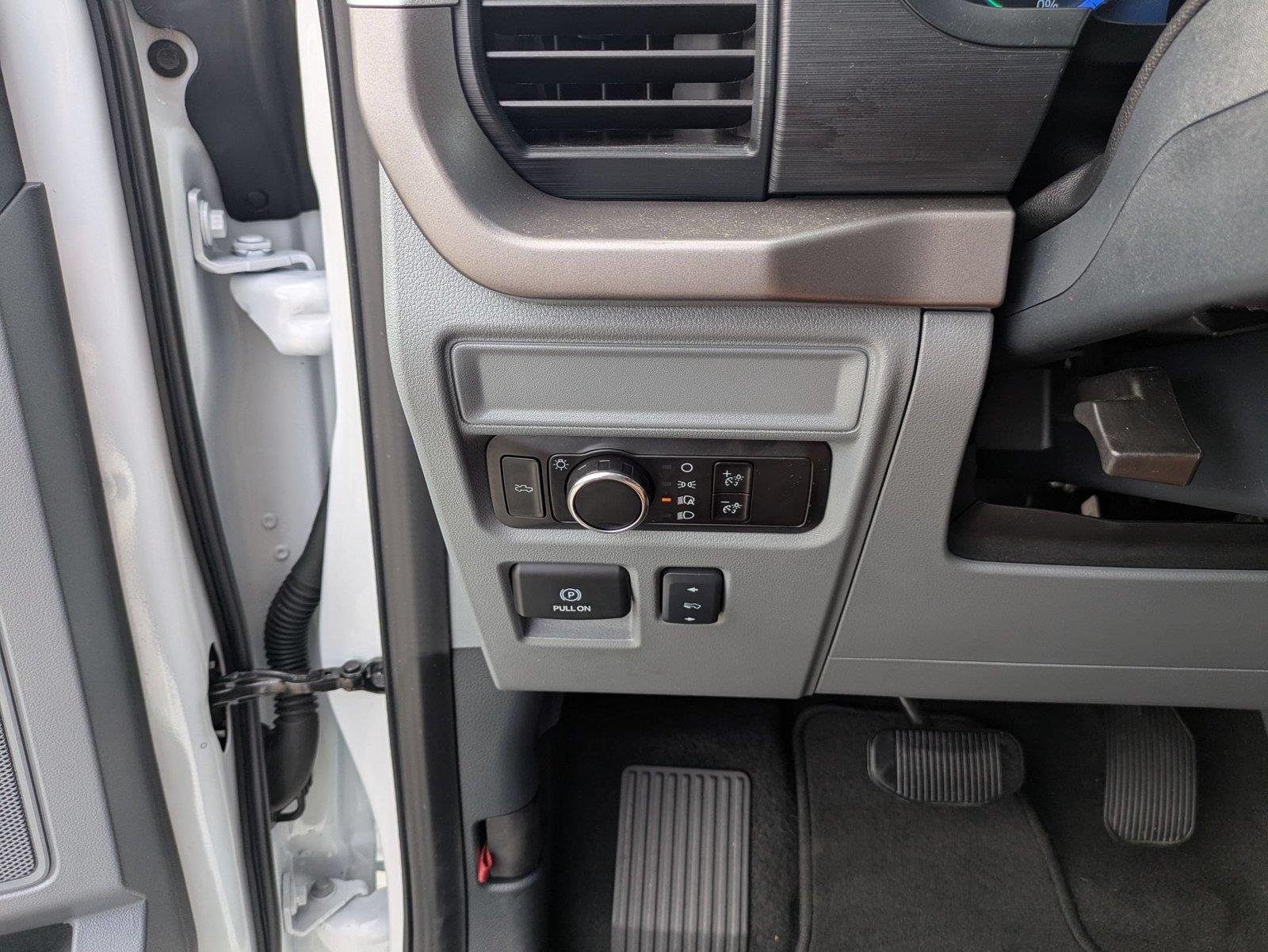 Used 2025 Oxford White Ford XLT image 16