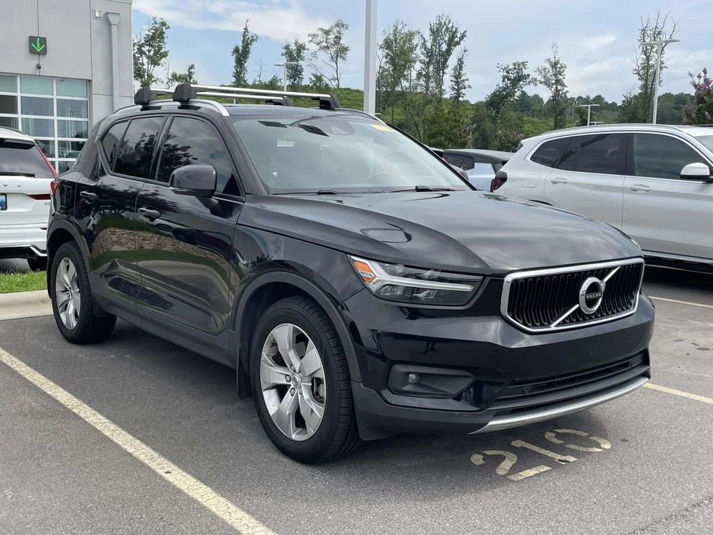 Used 2021 Onyx Black Metallic Volvo Momentum image 1