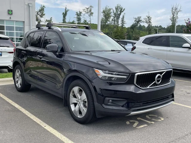 2021 Volvo XC40 T5 Momentum