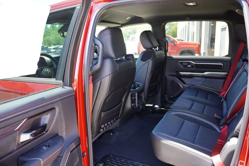 New 2026 Molten Red Pearl-Coat Exterior Paint RAM Laramie image 12
