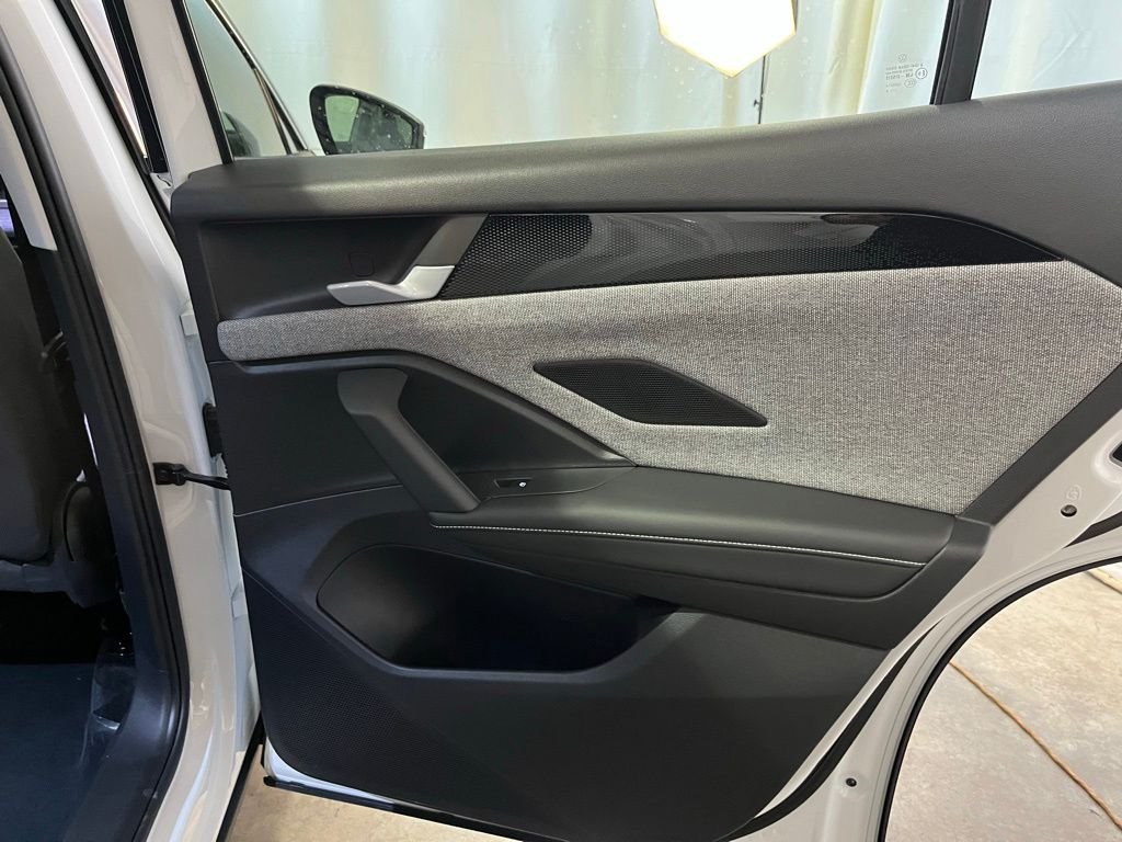 New 2026 White/off-white Volkswagen 2.0T SE image 24