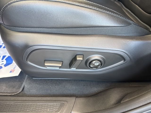 Used 2025 Metallic Jeep Limited image 24
