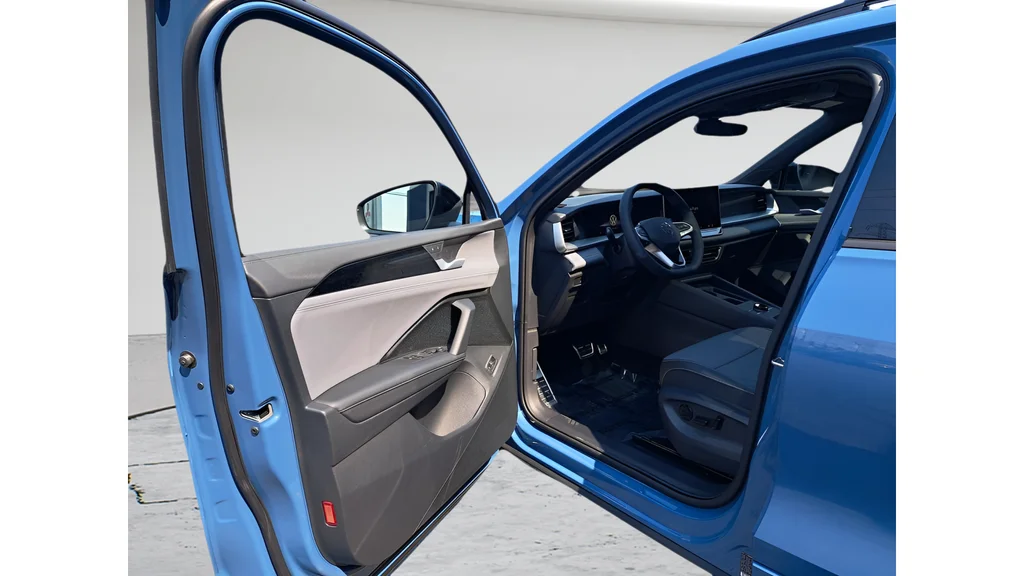 2025 Volkswagen Tiguan SE R-LINE BLACK - Photo 9