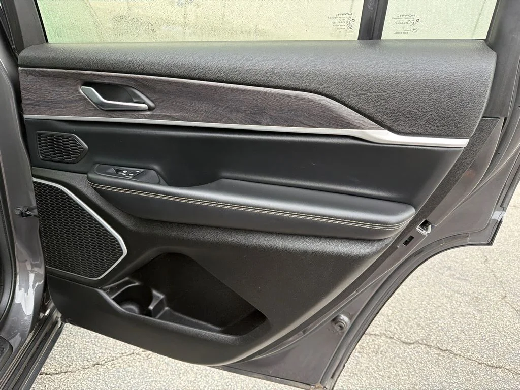 Used 2022 Gray Jeep Limited image 16