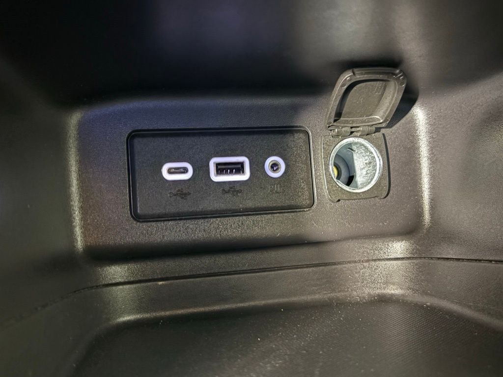 Used 2024 White Chevrolet LT image 27