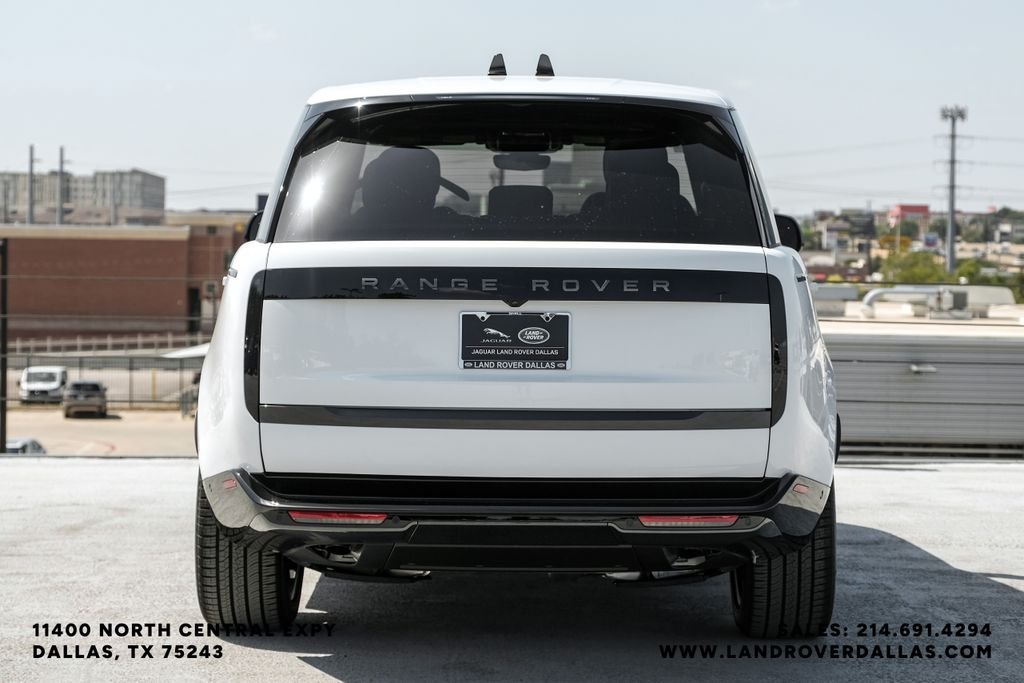 New 2026 Fuji White Land Rover SE image 7