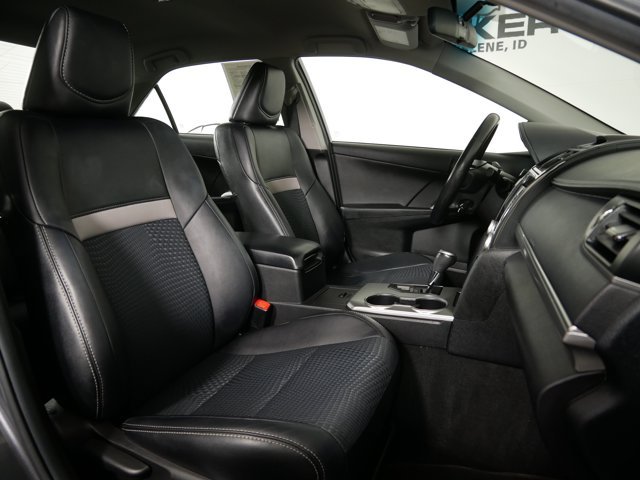 Used 2014 Magnetic Gray Metallic Toyota SE image 15