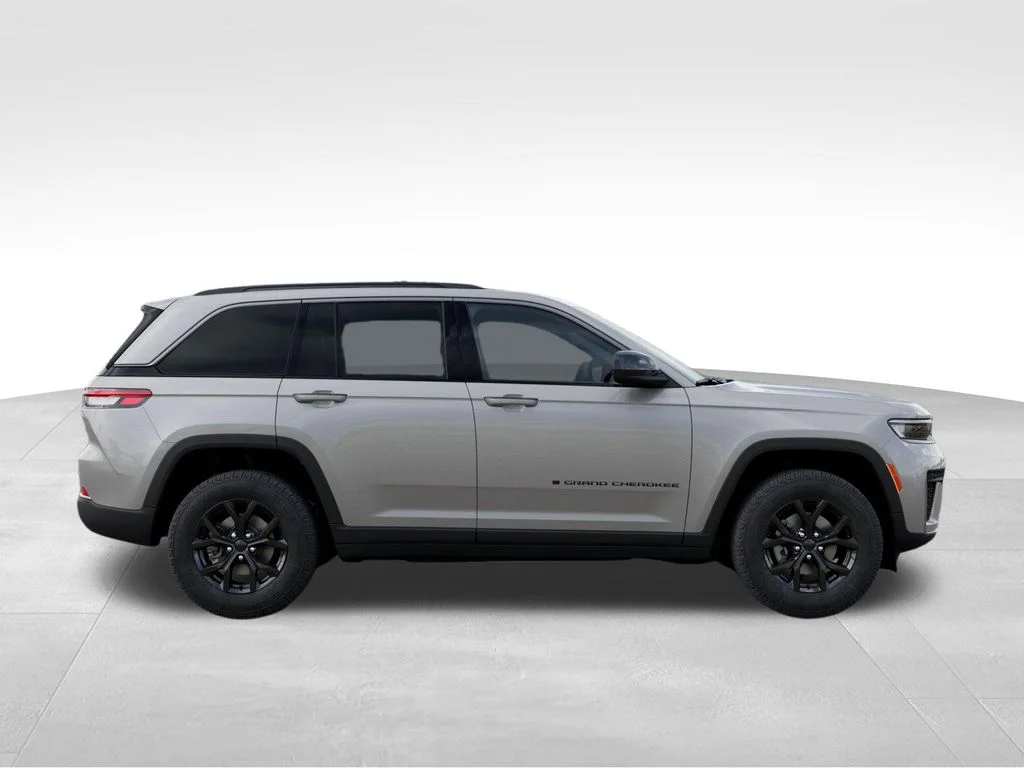 New 2026 Silver Zynith Exterior Paint Jeep Altitude image 22