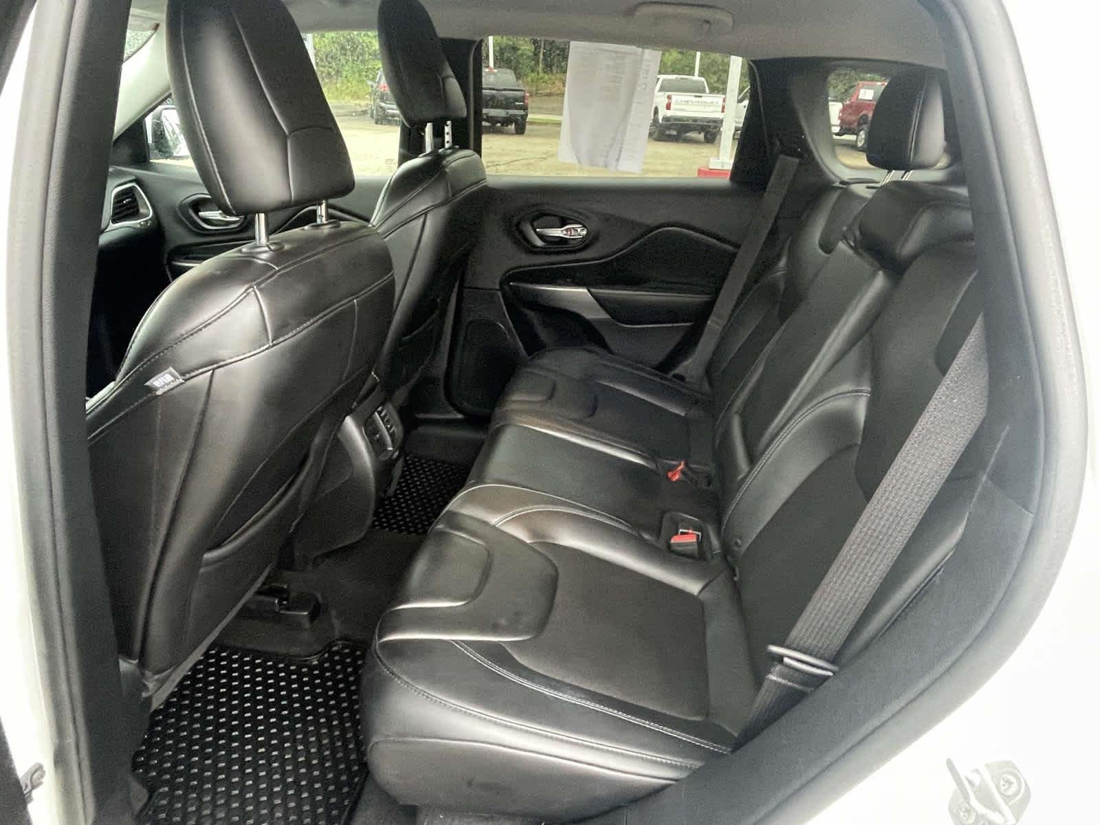 Used 2019 Bright White Clearcoat Jeep Latitude Plus image 20