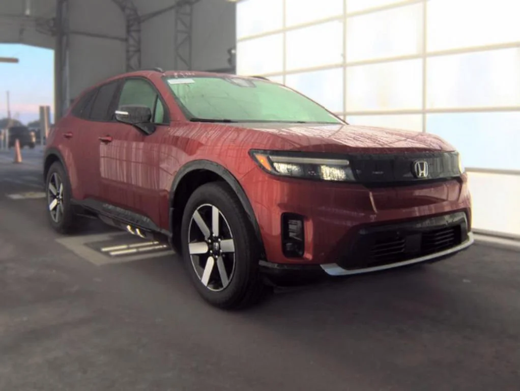 Used 2025 Scarlet Red Metallic Honda Touring image 4