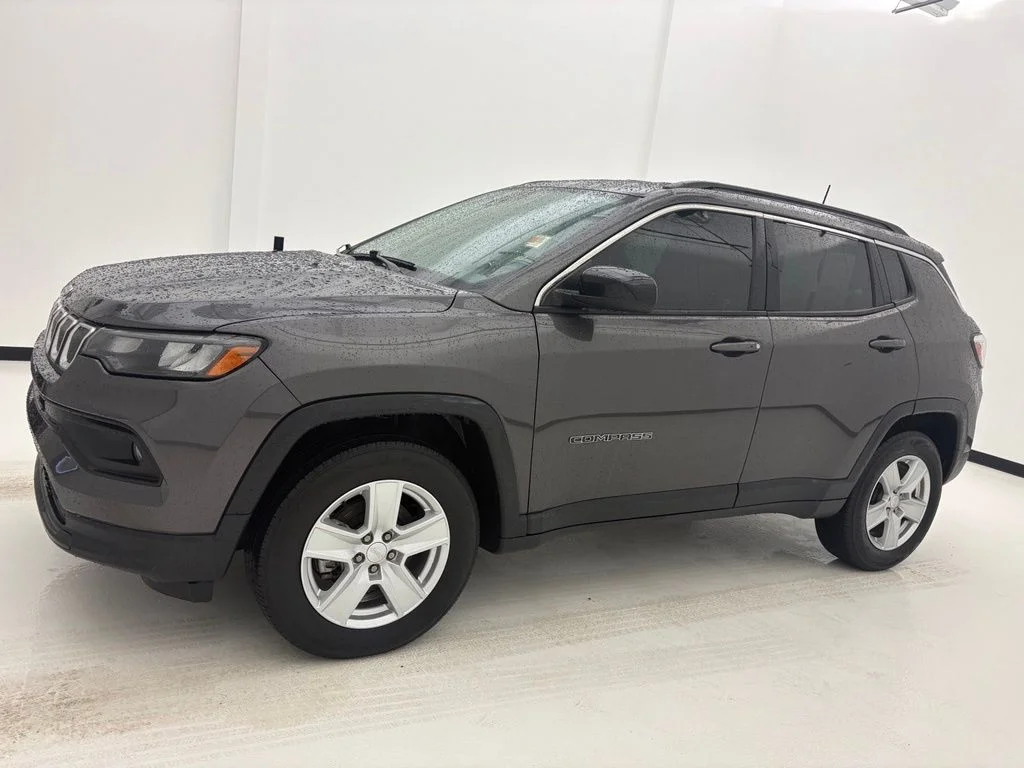 Used 2022 Gray Jeep Latitude image 15