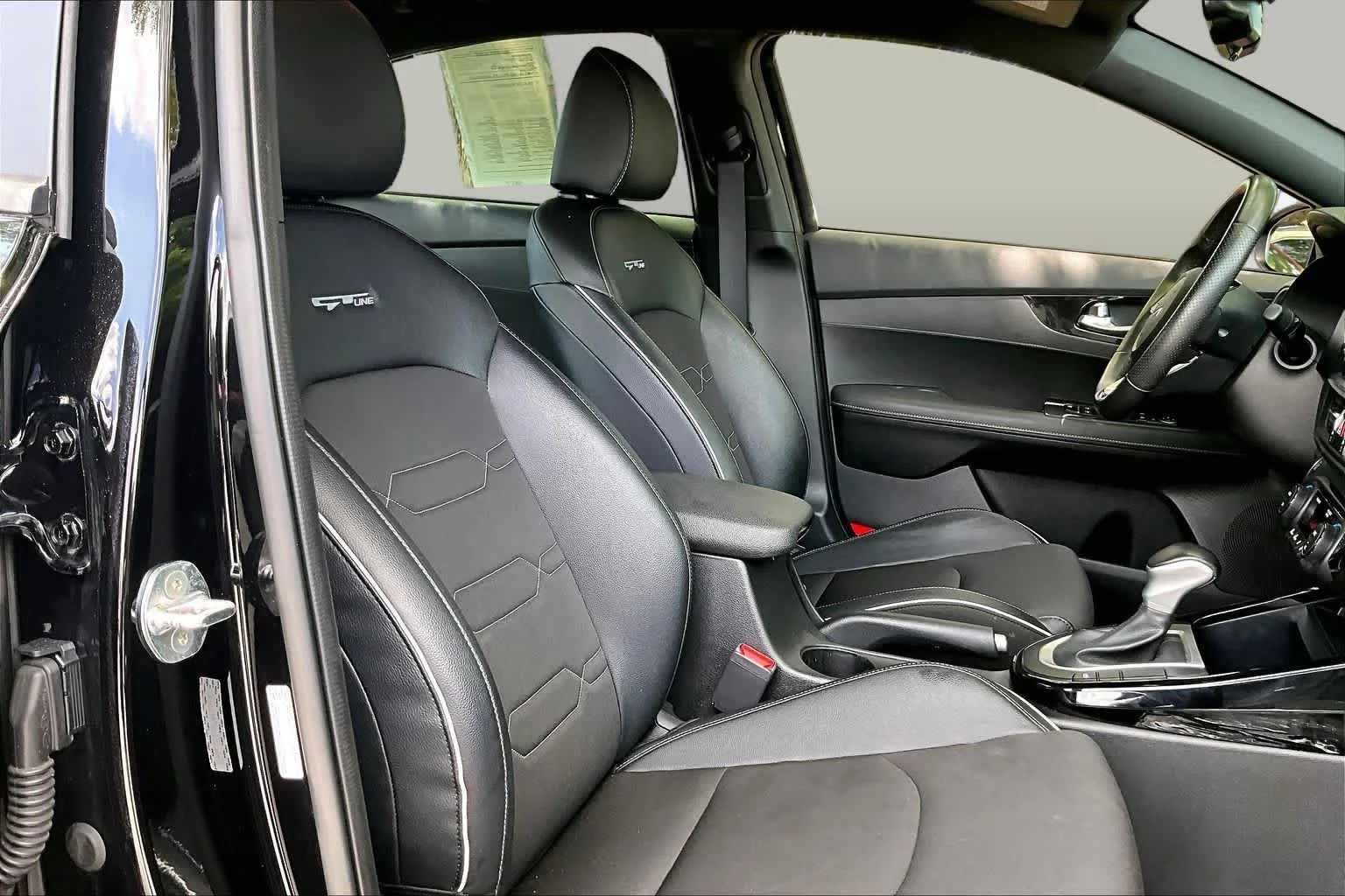 Used 2023 Aurora Black Kia GT-Line image 9