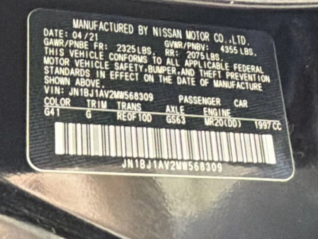 Used 2021  Nissan S image 28