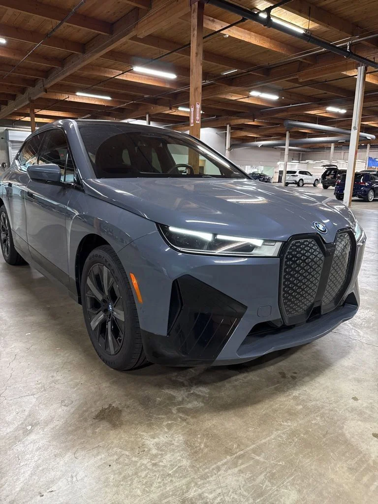 Used 2024 Gray BMW xDrive50 image 3