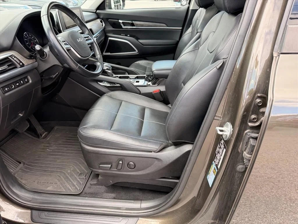 Used 2022 Green Kia EX image 8