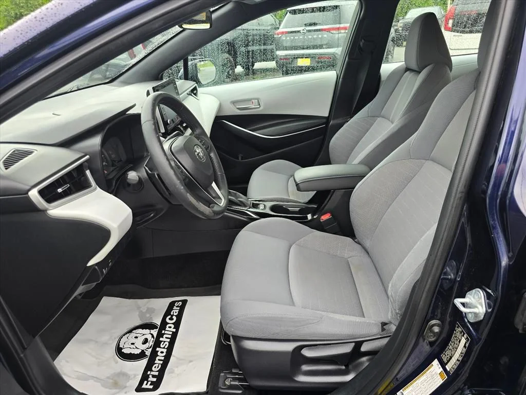 Used 2020  Toyota SE image 9